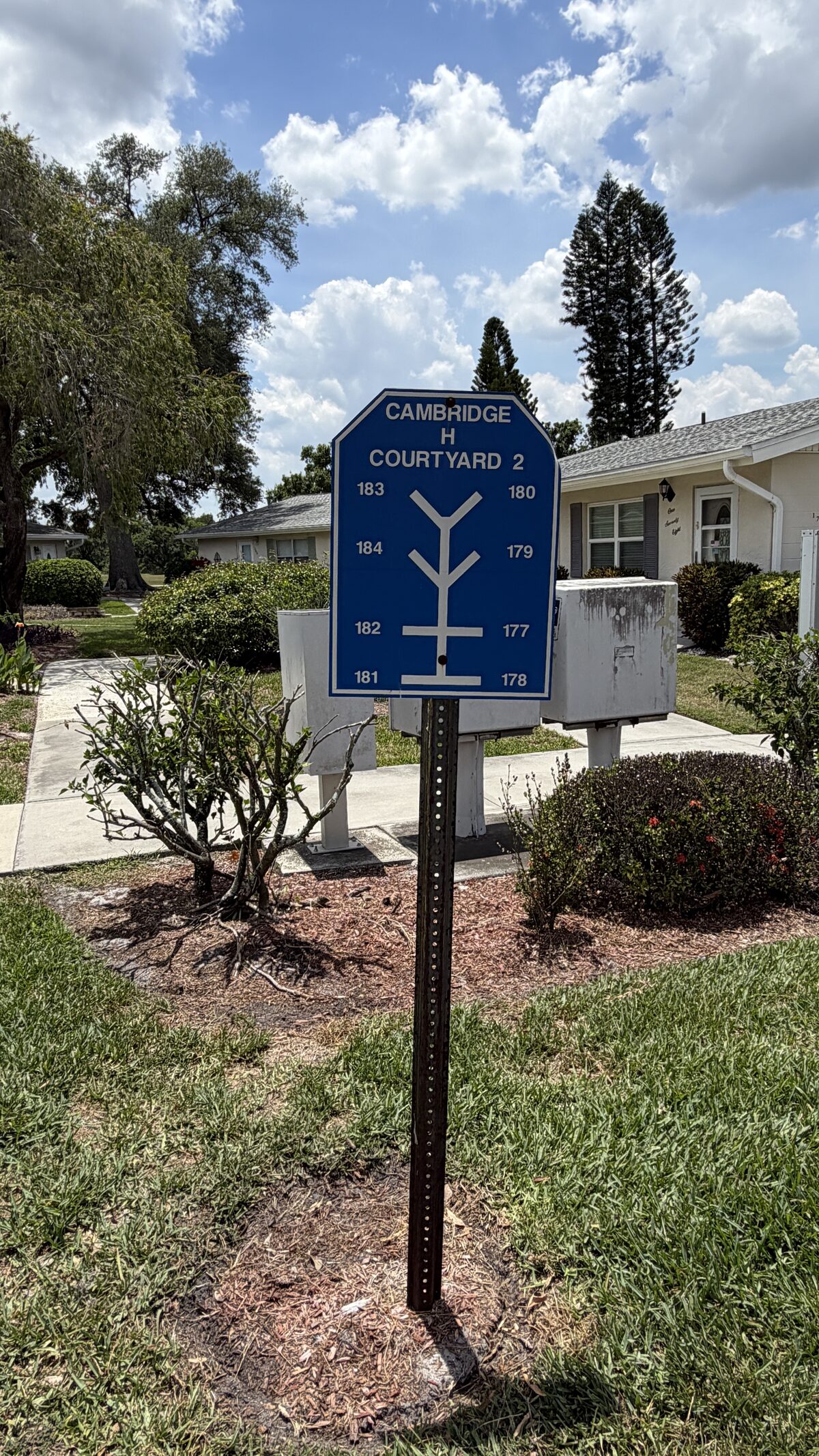 Yardage marker on a Kings Point golf hole
